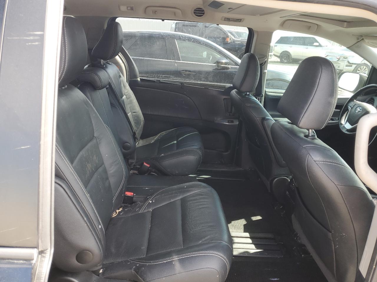 2016 Toyota Sienna VIN 5TDXK3DC4GS695668 Copart auction photo, front end / rear end damage thumbnail 11