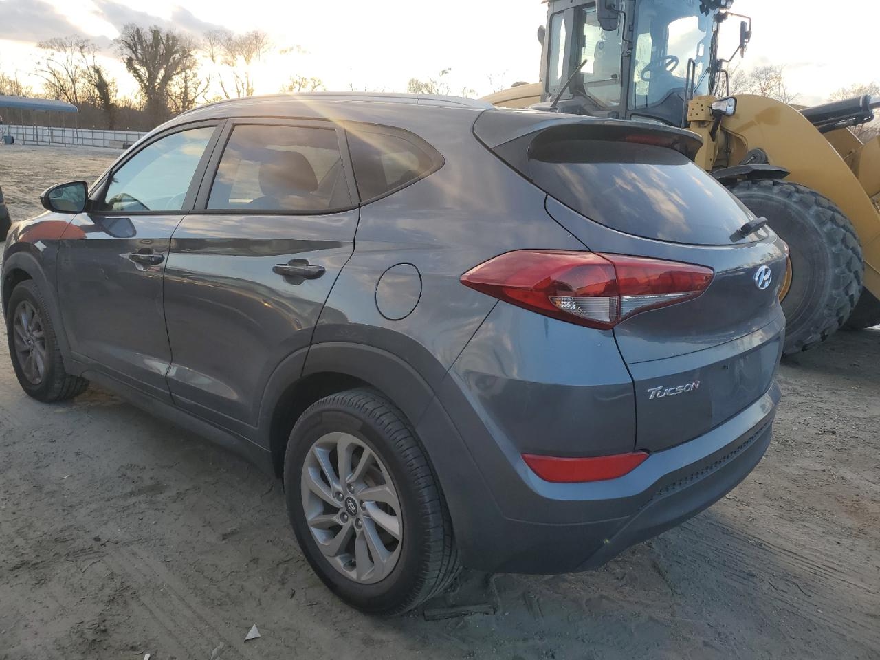 2016 Hyundai Tucson VIN KM8J33A48GU092620 Copart auction photo, minor dent/scratches damage thumbnail 2