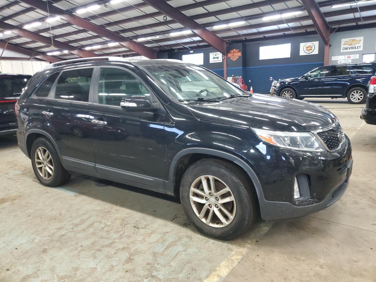 2015 KIA Sorento VIN 5XYKT4A62FG622581 Copart auction photo, minor dent/scratches damage thumbnail 4