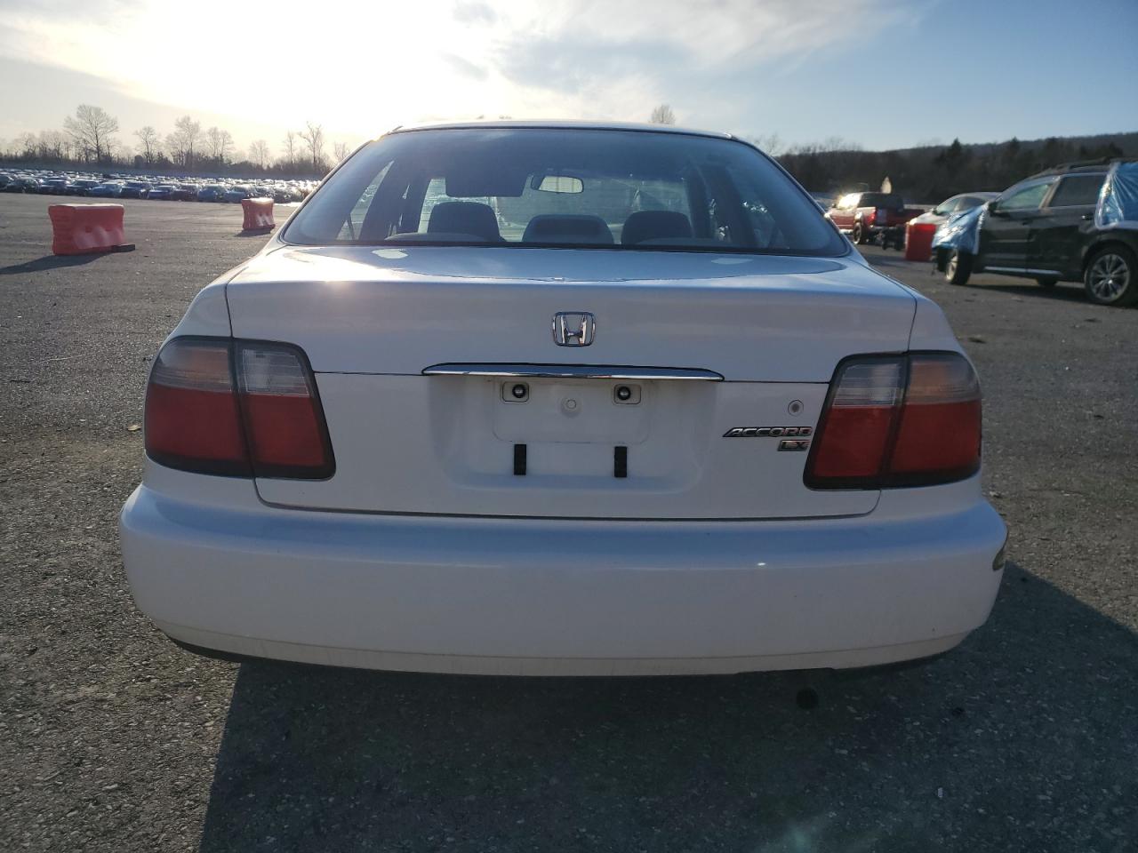 1996 Honda Accord VIN 1HGCD563XTA122302 Copart auction photo, side damage thumbnail 6