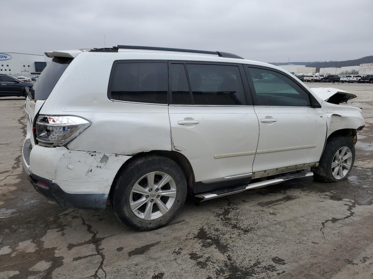 2011 Toyota Highlander VIN 5TDZK3EH2BS044289 Copart auction photo, front end / rear end damage thumbnail 3