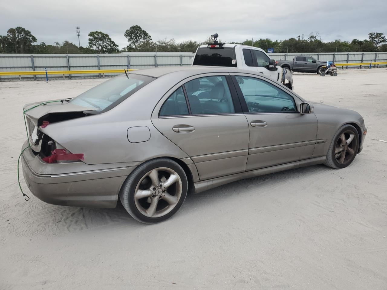 2006 Mercedes-Benz C-klasse VIN WDBRF52H06E020118 Copart auction photo, rear end damage thumbnail 3