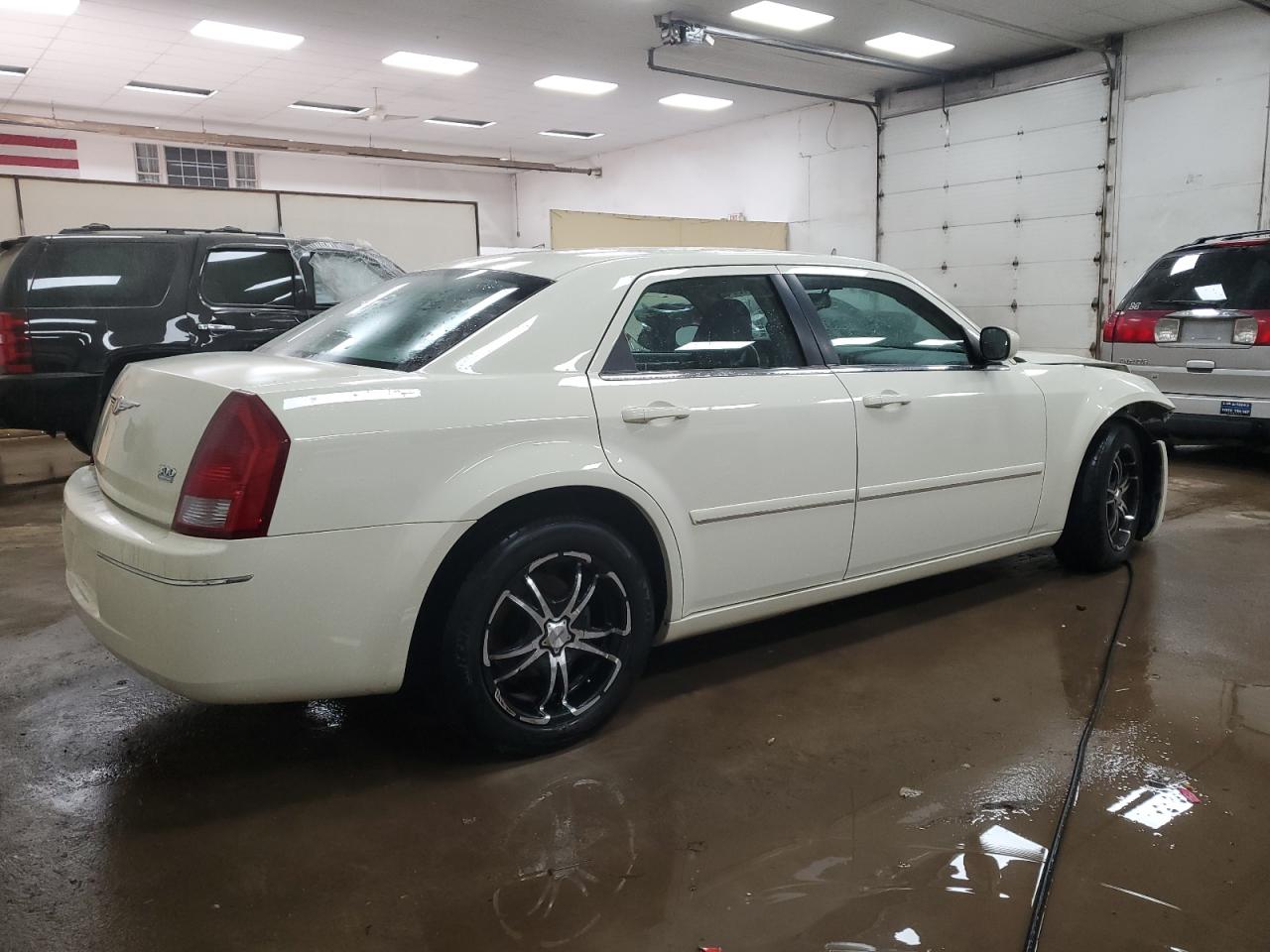 2005 Chrysler 300 VIN 2C3JA53G55H633186 Copart auction photo, front end / mechanical damage thumbnail 3