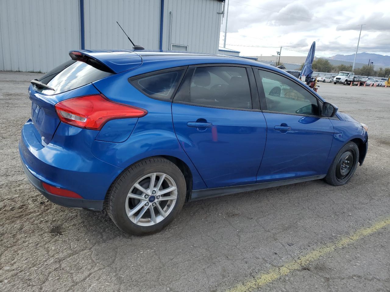 2018 Ford Focus VIN 1FADP3K24JL272442 Copart auction photo, front end / side damage thumbnail 3