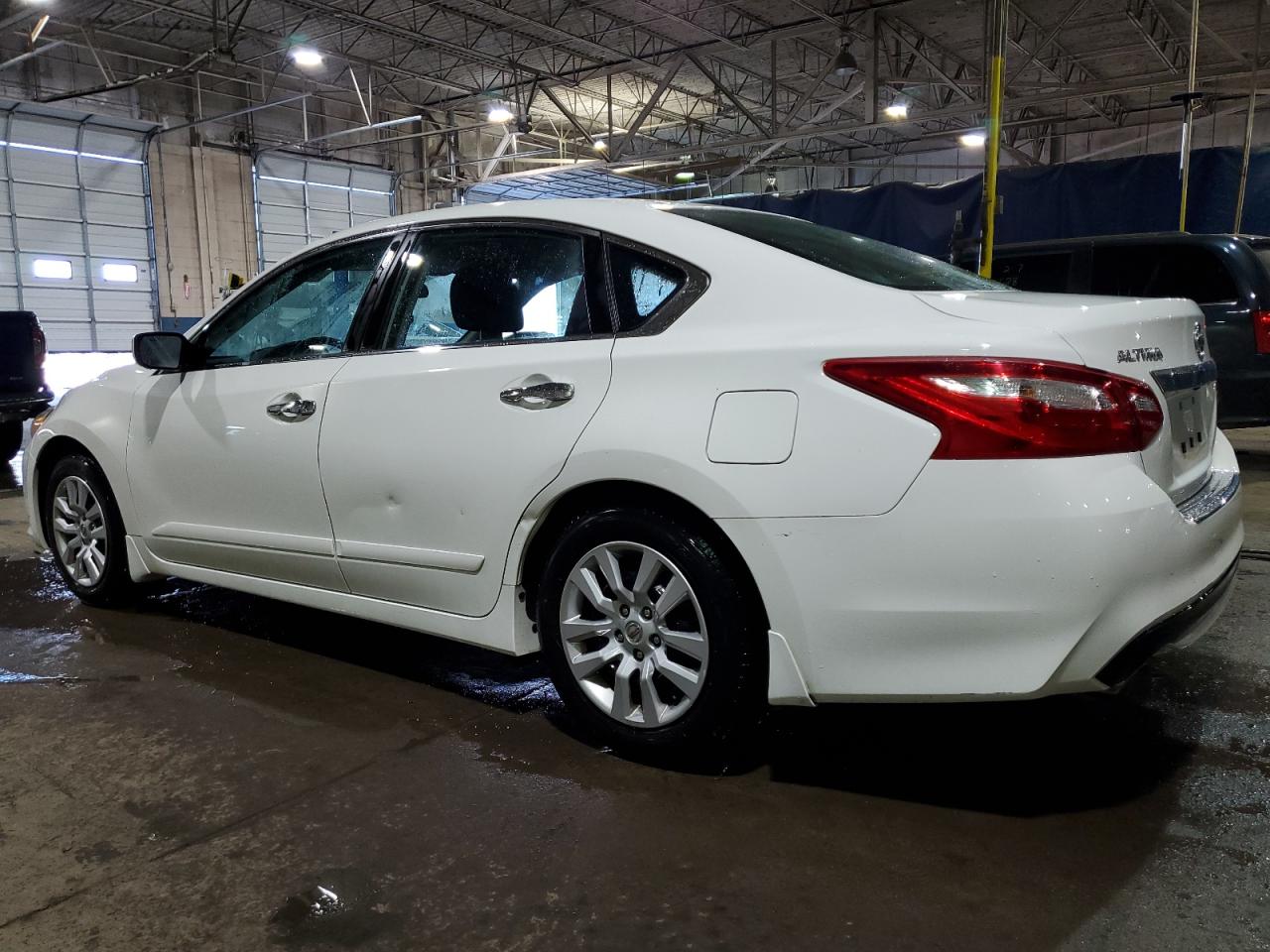 2016 Nissan Altima VIN 1N4AL3AP2GC205682 Copart auction photo, rear end damage thumbnail 2