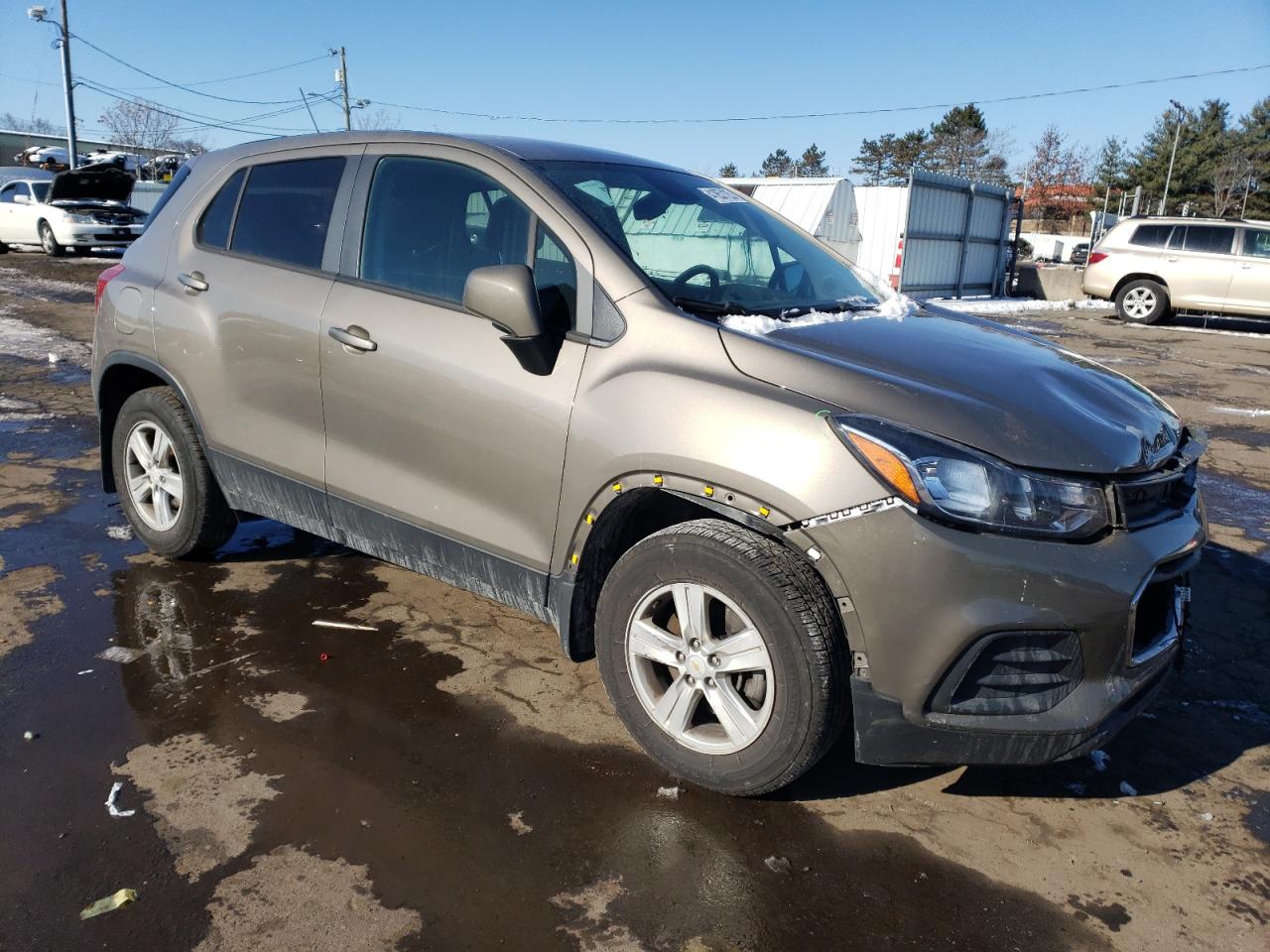 2021 Chevrolet Trax VIN KL7CJNSB1MB318383 Copart auction photo, front end / side damage thumbnail 4