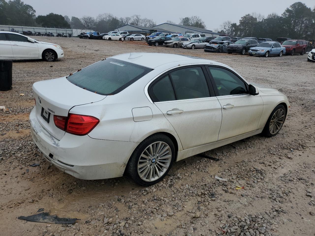 2013 BMW 3er VIN WBA3C1C59DF442826 Copart auction photo, rear end damage thumbnail 3