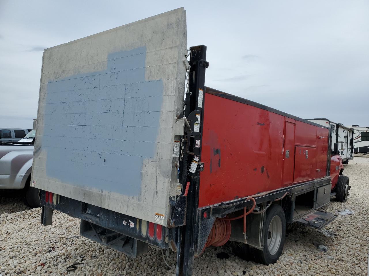 2018 RAM 5500 VIN 3C7WRMDL0JG320916 Copart auction photo, front end damage thumbnail 3