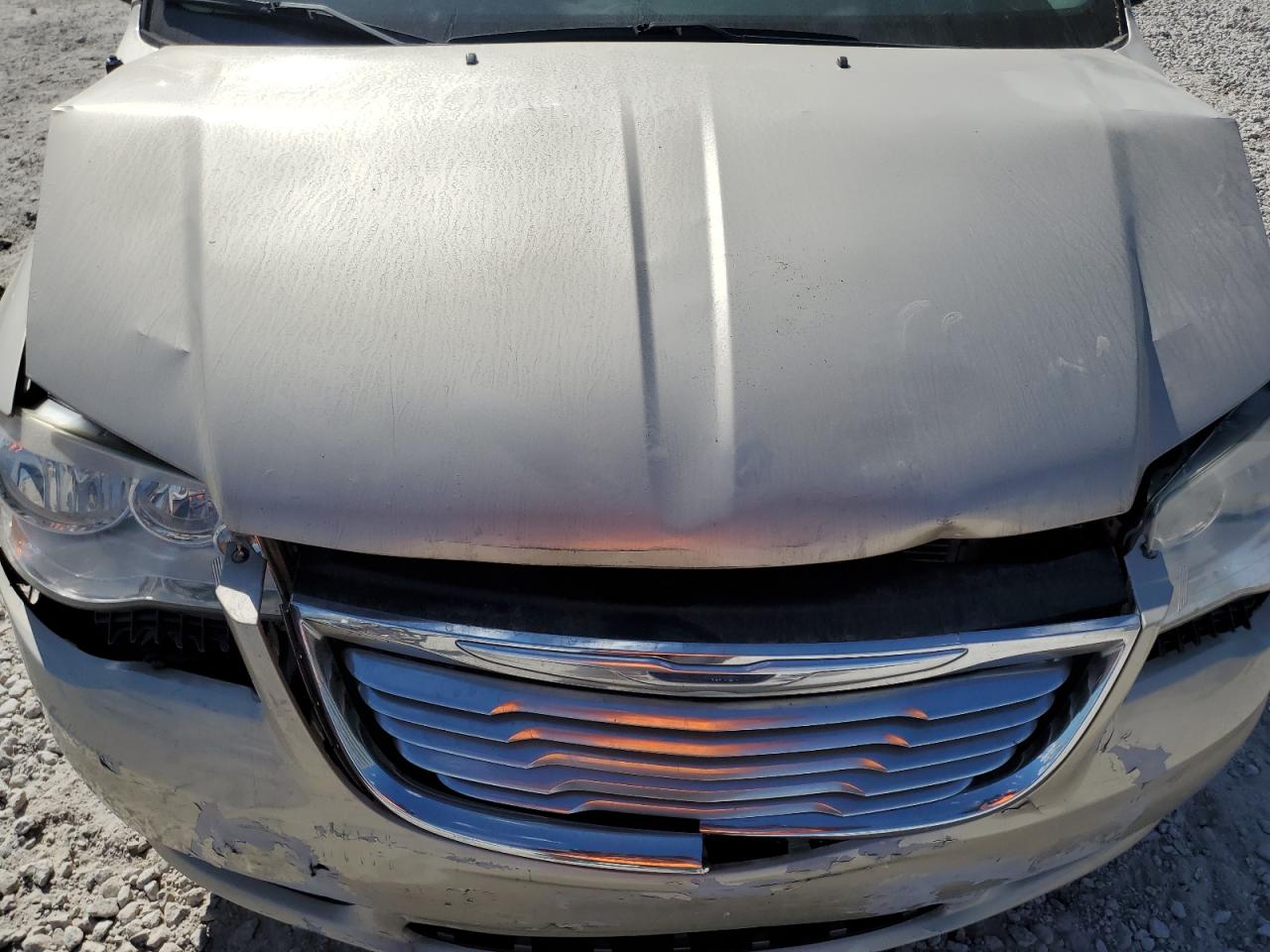 2015 Chrysler Town & Country VIN 2C4RC1CG4FR610401 Copart auction photo, front end / minor dent/scratches damage thumbnail 13