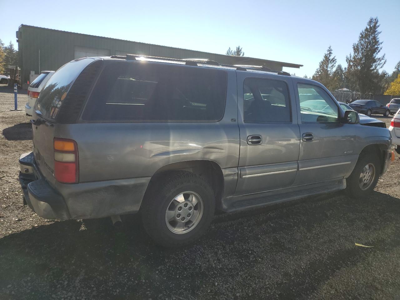 2000 Chevrolet Suburban VIN 3GNFK16T5YG207798 Copart auction photo, front end damage thumbnail 3