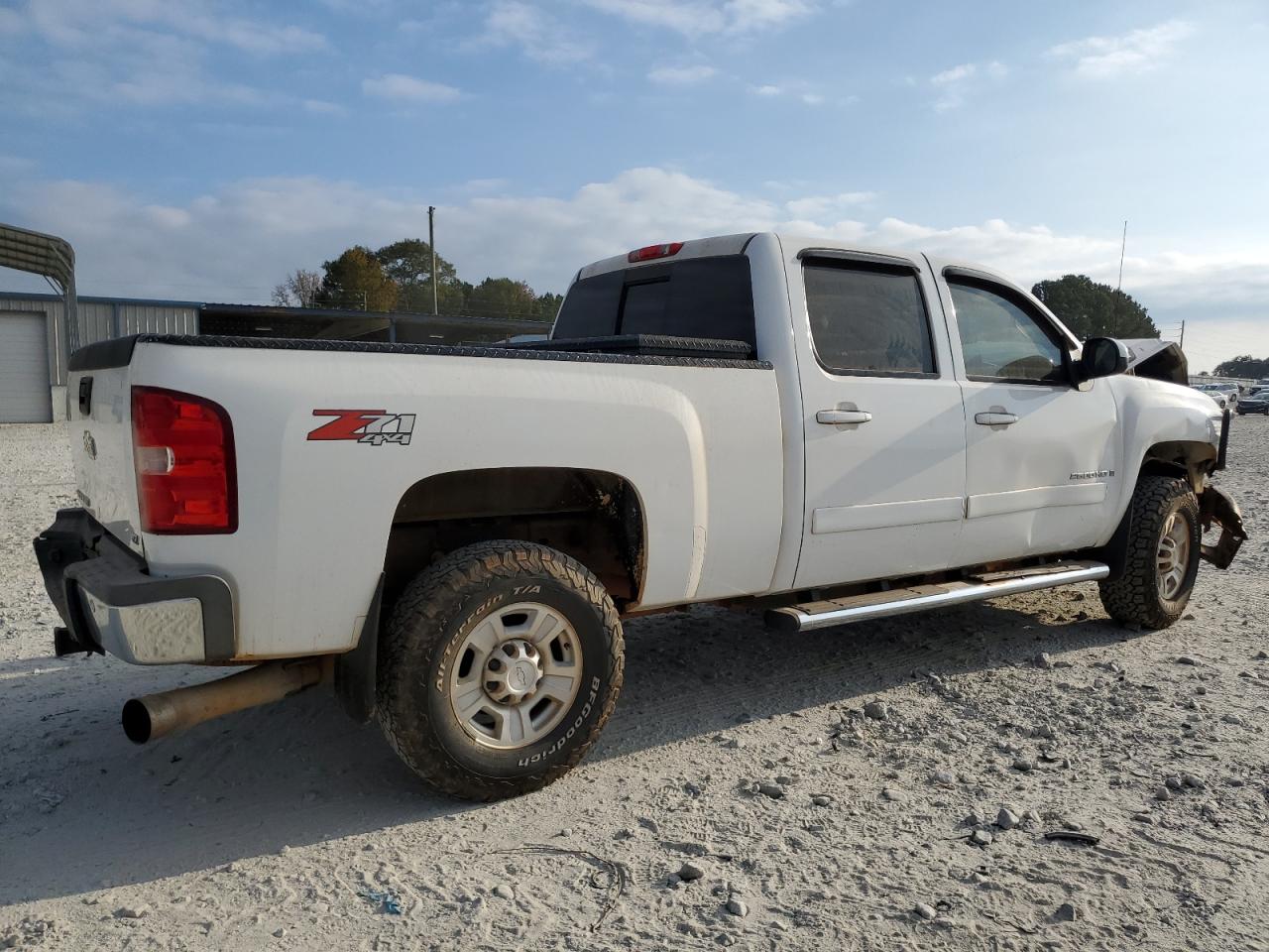 2008 Chevrolet Silverado VIN 1GCHK23628F149253 Copart auction photo, front end / side damage thumbnail 3