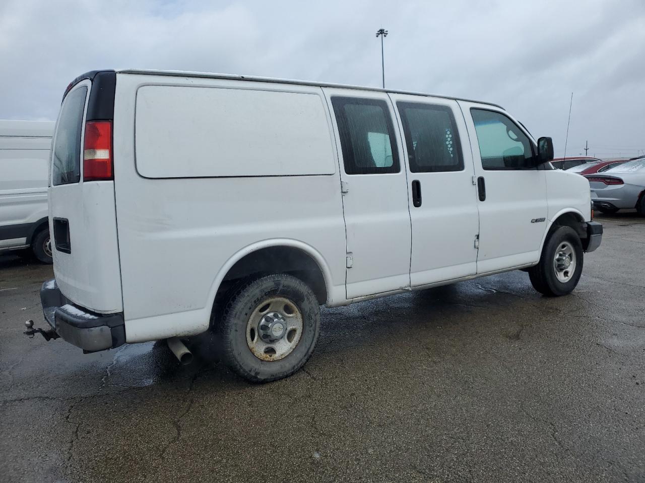 2007 Chevrolet Express VIN 1GCHG35UX71157485 Copart auction photo, front end / side damage thumbnail 3
