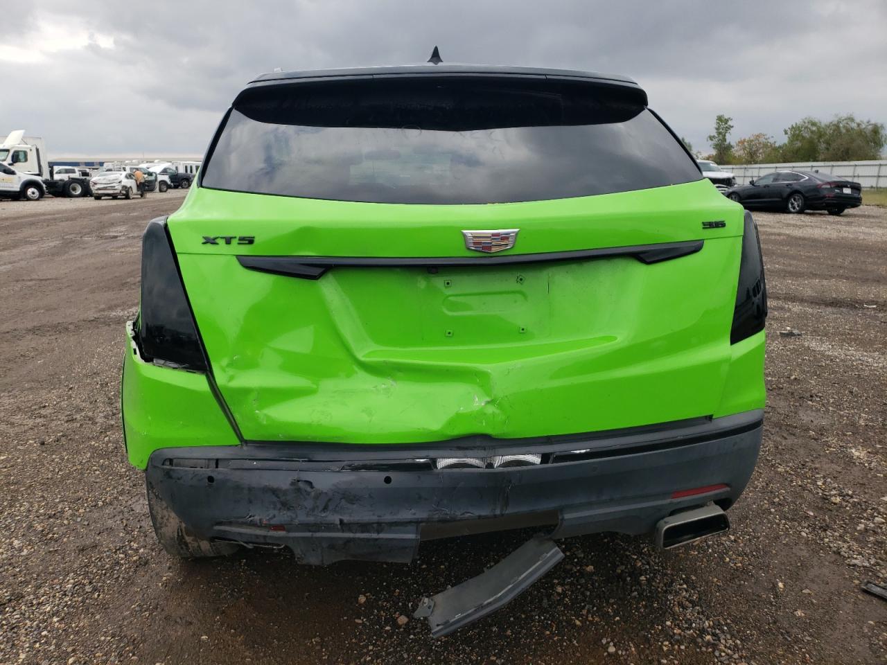 2017 Cadillac XT5 VIN 1GYKNBRS5HZ112904 Copart auction photo, rear end / minor dent/scratches damage thumbnail 6