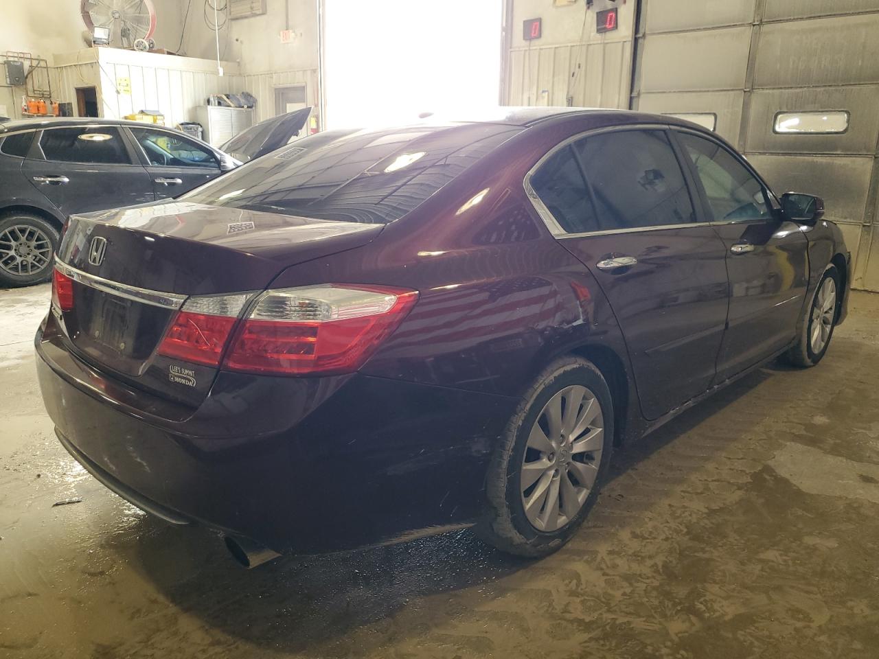 2014 Honda Accord VIN 1HGCR2F86EA082606 Copart auction photo, front end / minor dent/scratches damage thumbnail 3