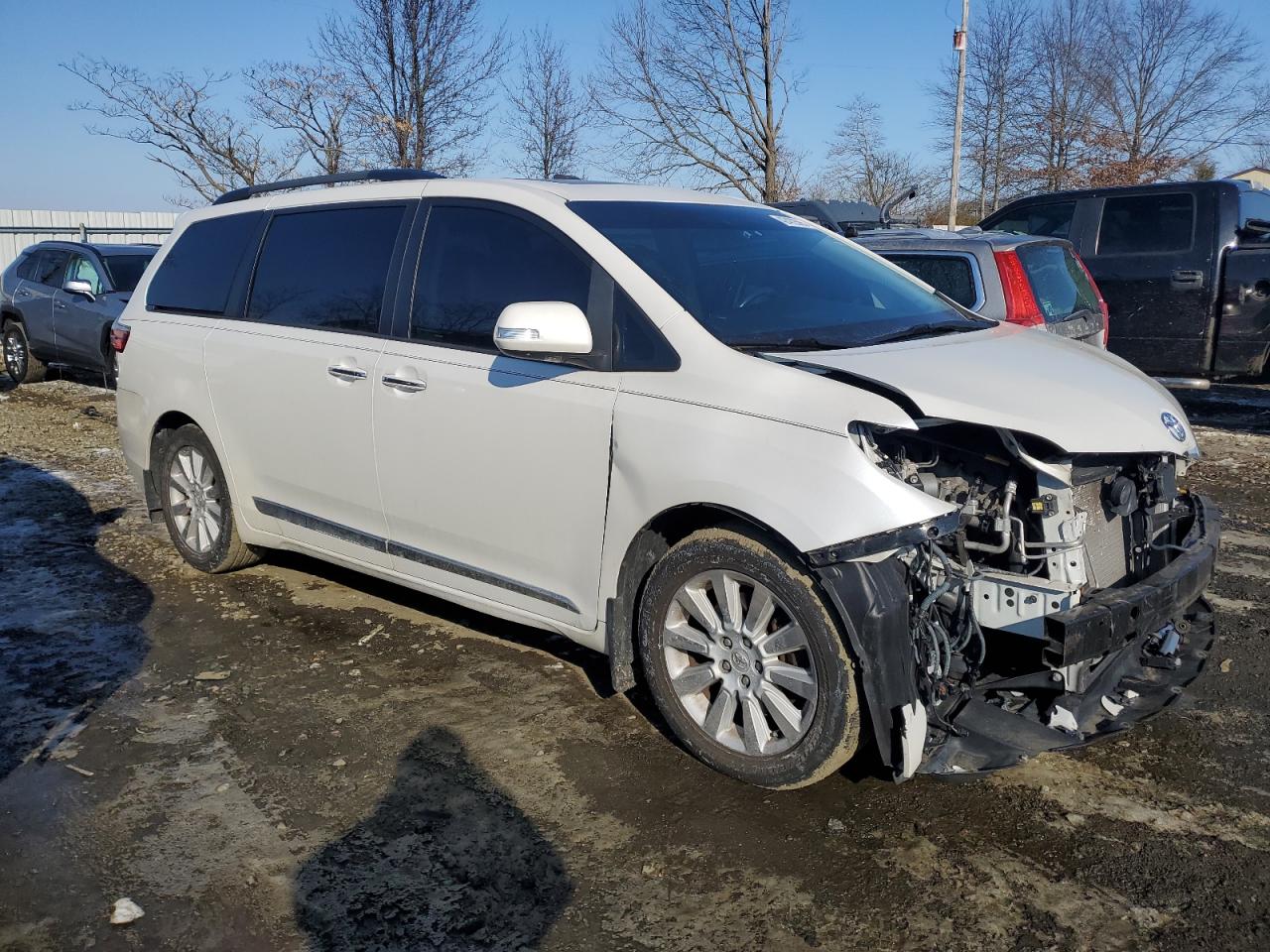 2015 Toyota Sienna VIN 5TDYK3DC3FS598867 Copart auction photo, front end damage thumbnail 4