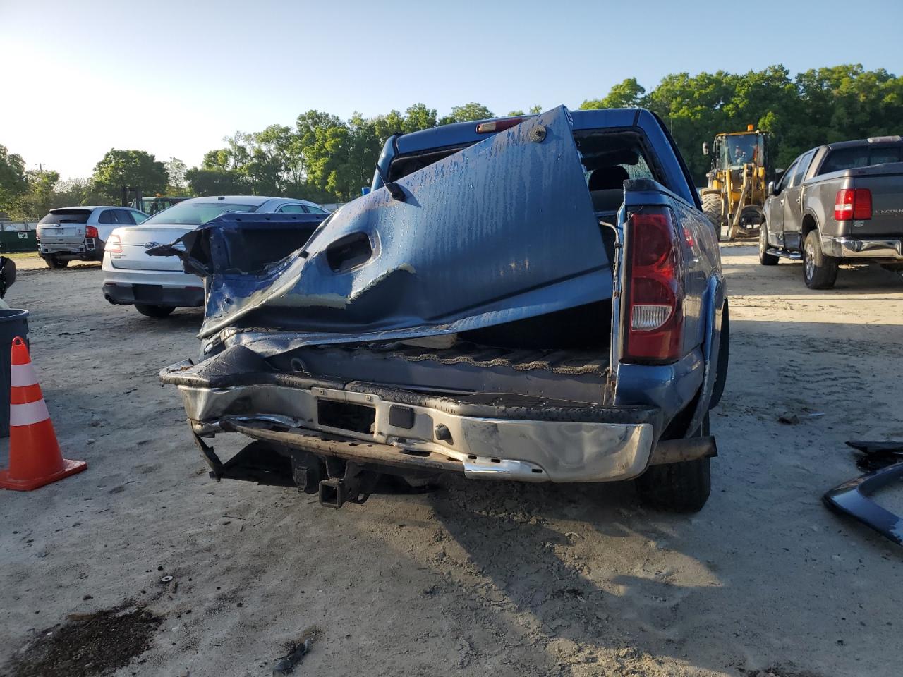 2004 Chevrolet Silverado VIN 2GCEC13T441393911 Copart auction photo, all over damage thumbnail 6
