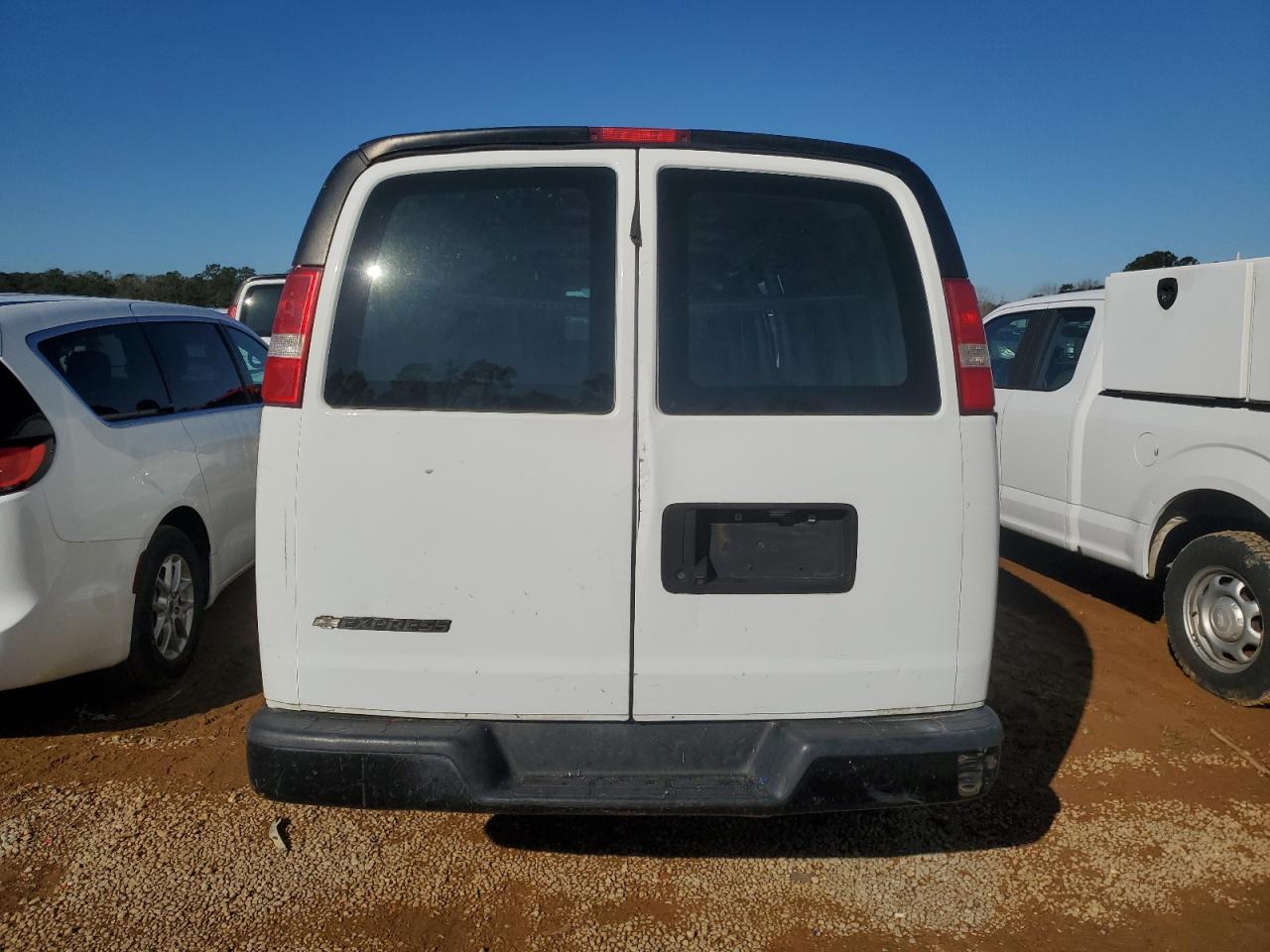 2017 Chevrolet Express VIN 1GCWGBFG5H1338540 Copart auction photo, normal wear / minor dent/scratches damage thumbnail 6
