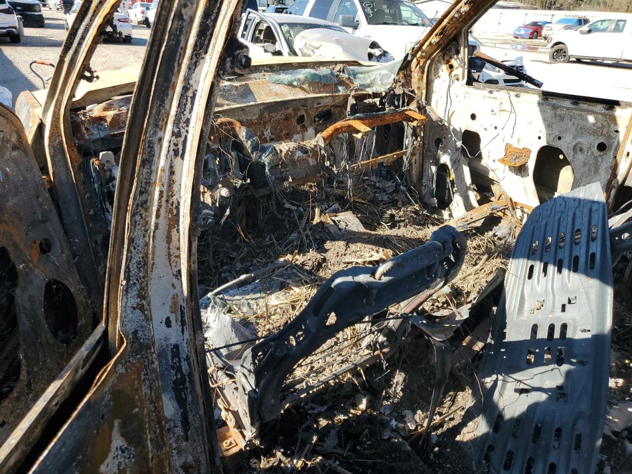 2019 GMC Sierra VIN 1GT12SEG0KF131980 Copart auction photo, burn damage thumbnail 8