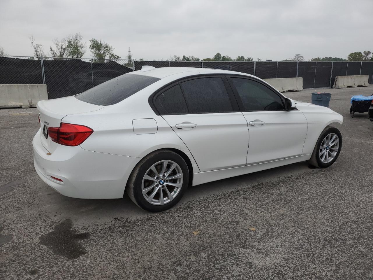2017 BMW 3er VIN WBA8A9C39HK863984 Copart auction photo, front end damage thumbnail 3