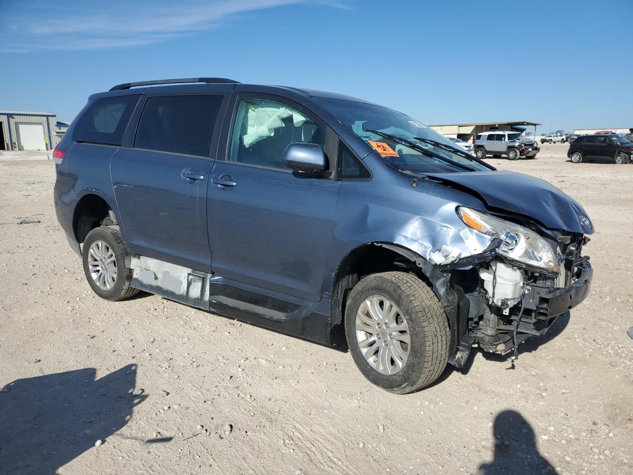 2014 Toyota Sienna VIN 5TDYK3DC9ES455940 Copart auction photo, front end / rear end damage thumbnail 4