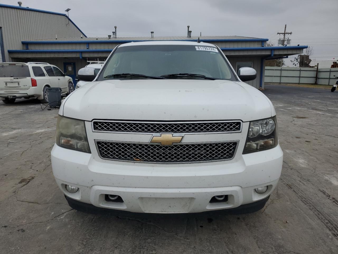 2011 Chevrolet Suburban VIN 1GNSKKE39BR286566 Copart auction photo, rear end / minor dent/scratches damage thumbnail 5