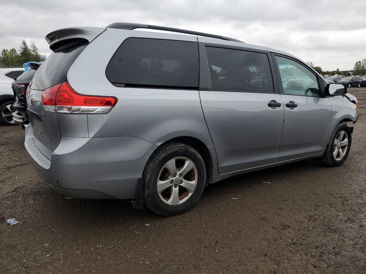 2011 Toyota Sienna VIN 5TDZK3DCXBS099868 Copart auction photo, front end / rear end damage thumbnail 3