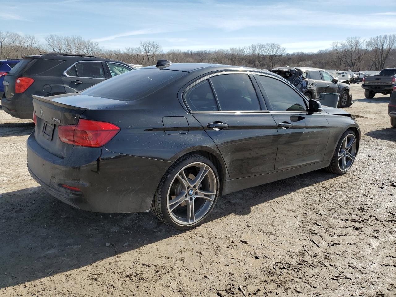 2016 BMW 3er VIN WBA8E3G54GNU05540 Copart auction photo, front end damage thumbnail 3