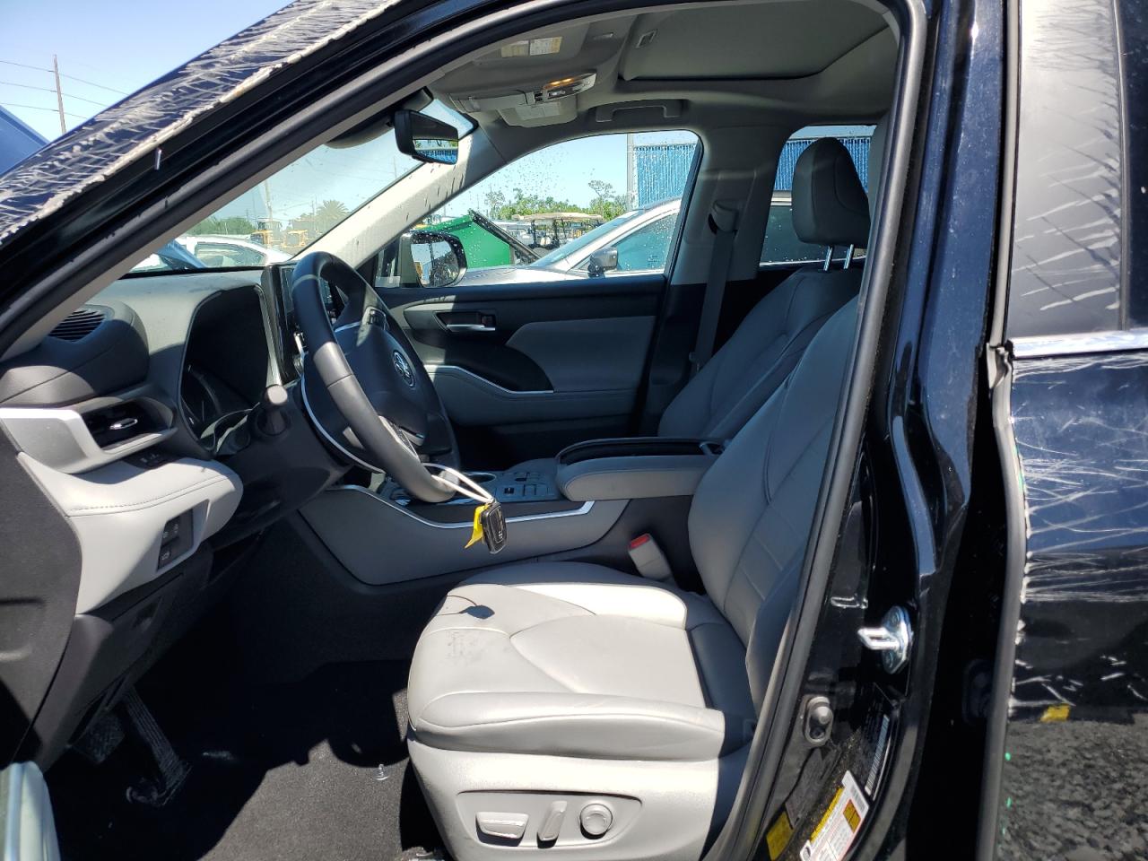 2023 Toyota Highlander VIN 5TDKDRBH6PS525608 Copart auction photo, side / front end damage thumbnail 7