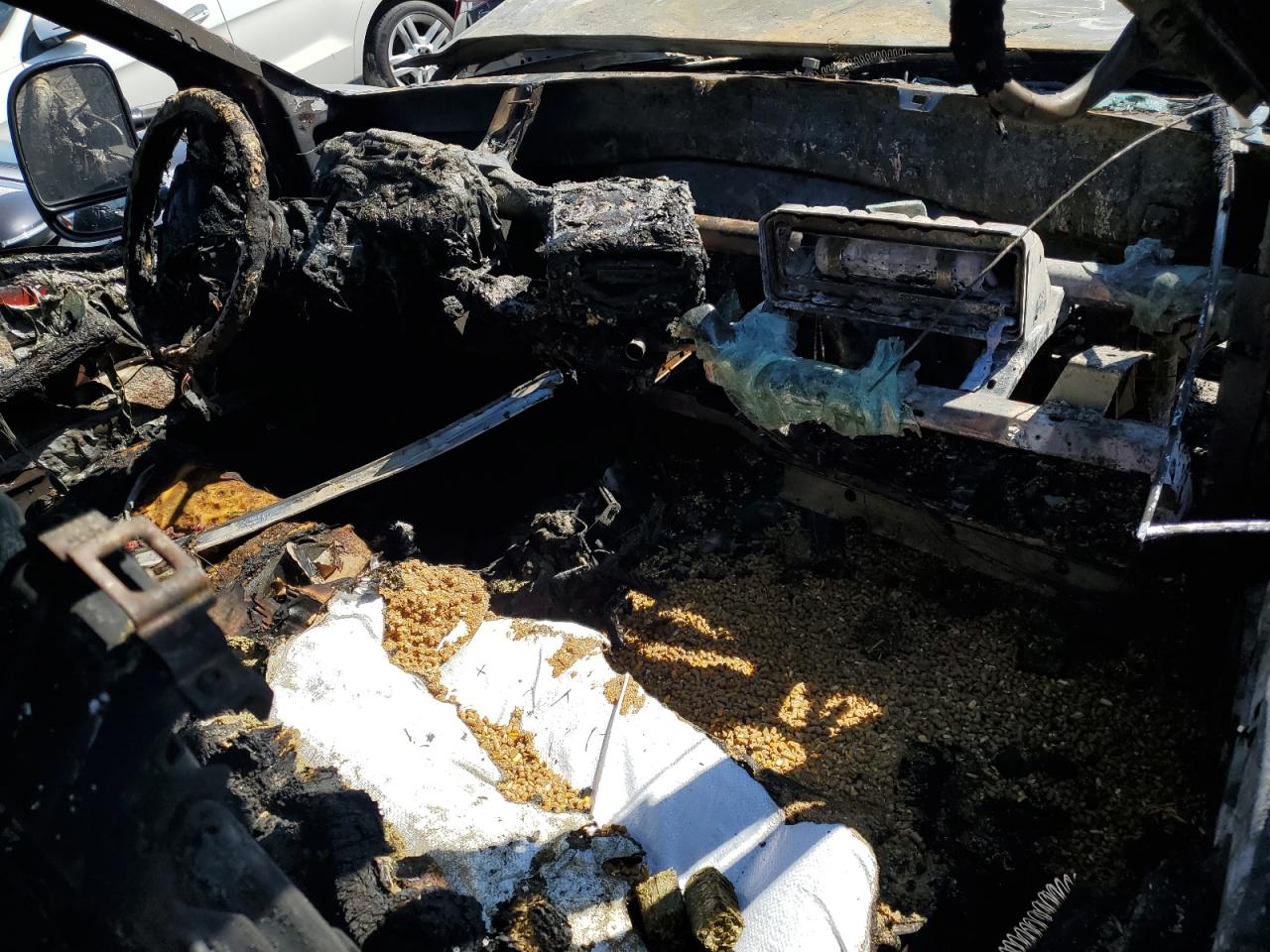 2002 Ford F250 VIN 1FTNX21L92EB17992 Copart auction photo, burn - engine damage thumbnail 8