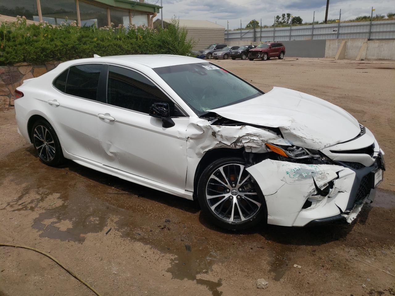 2020 Toyota Camry VIN 4T1G11AK1LU324827 Copart auction photo, front end / side damage thumbnail 4