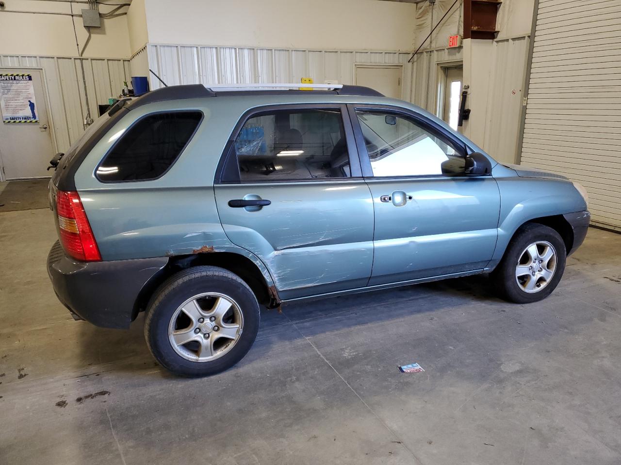 2008 KIA Sportage VIN KNDJF724687520637 Copart auction photo, all over damage thumbnail 3