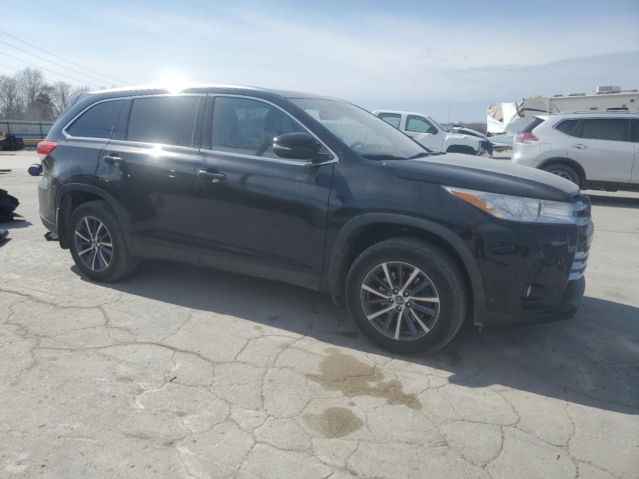 2019 Toyota Highlander VIN 5TDJZRFH8KS589441 Copart auction photo, rear end damage thumbnail 4