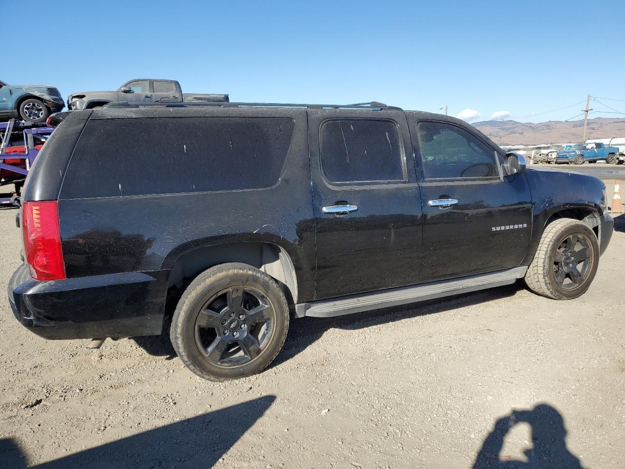 2013 Chevrolet Suburban VIN 1GNSCHE00DR367321 Copart auction photo, minor dent/scratches damage thumbnail 3