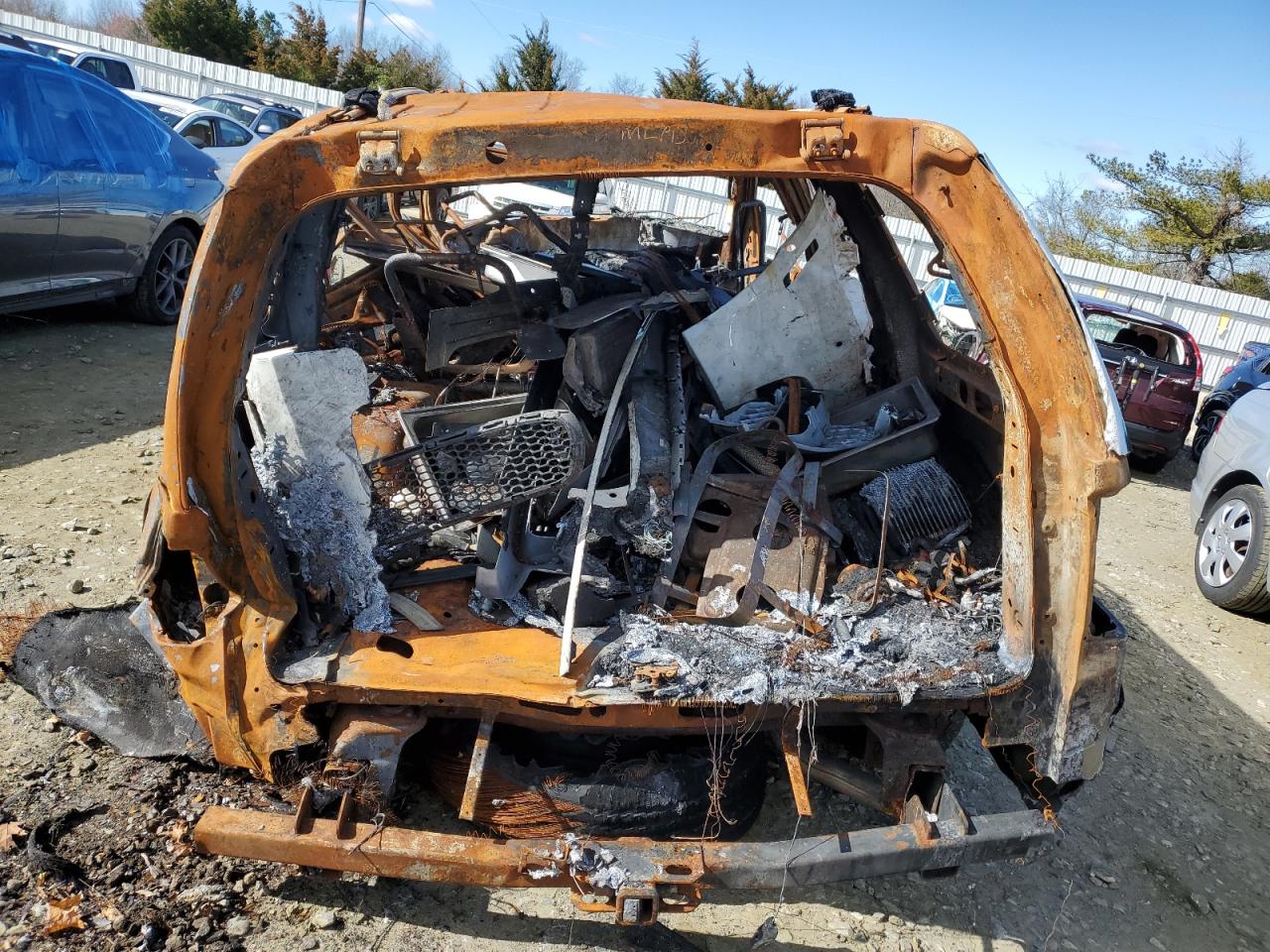 2004 Ford Expedition VIN 1FMFU18L44LA34283 Copart auction photo, burn damage thumbnail 6