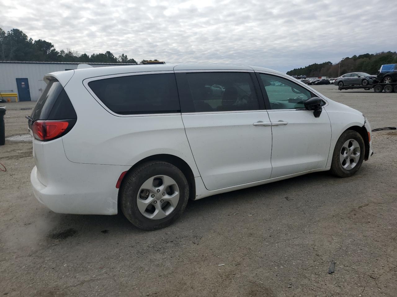 2017 Chrysler Pacifica VIN 2C4RC1CG9HR638438 Copart auction photo, front end / minor dent/scratches damage thumbnail 3