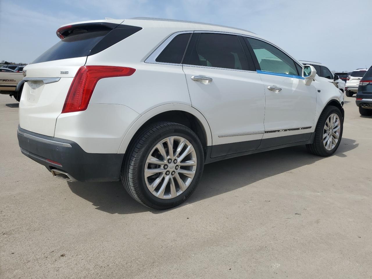2019 Cadillac XT5 VIN 1GYKNERS6KZ230100 Copart auction photo, front end damage thumbnail 3