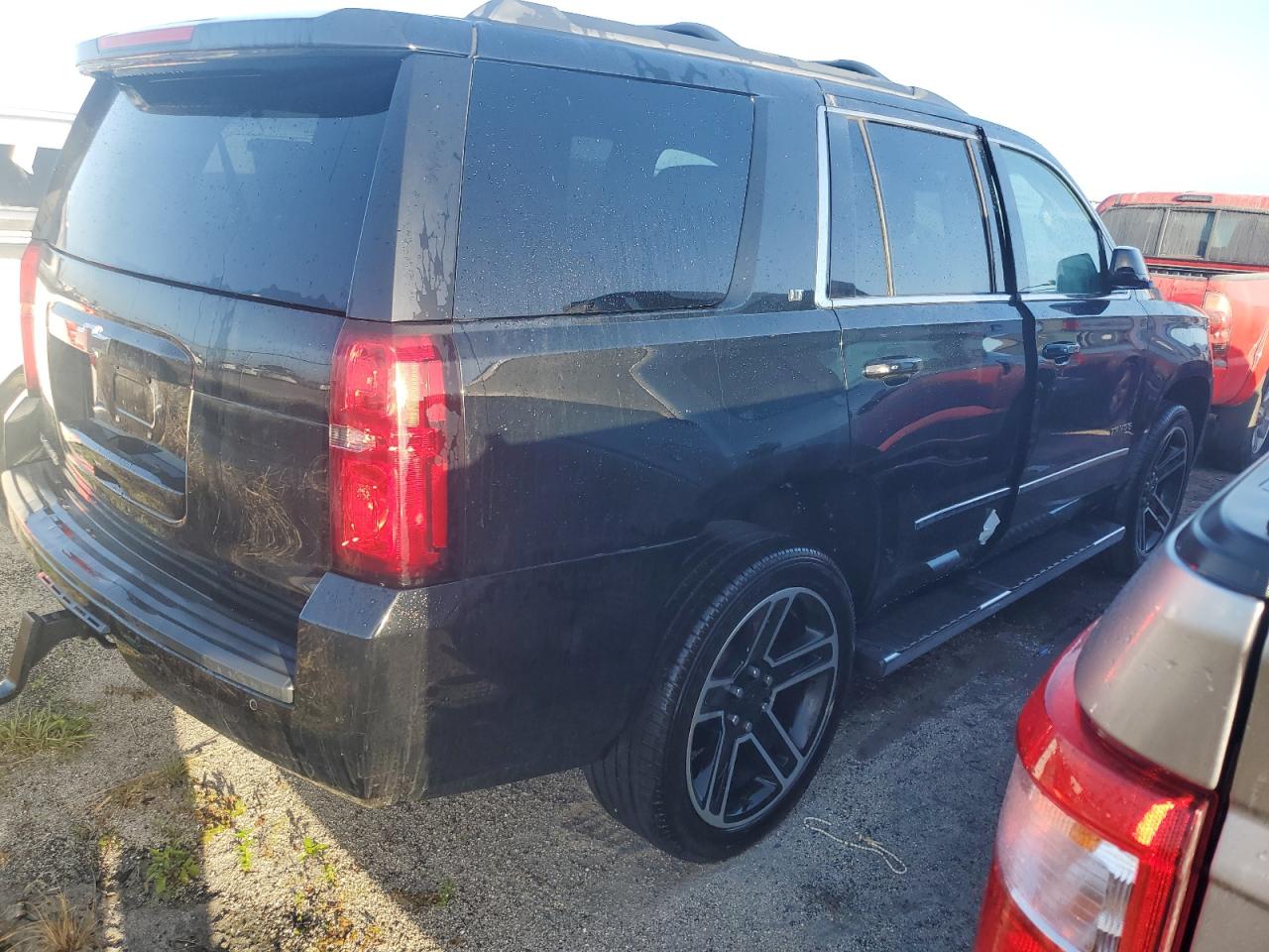 2019 Chevrolet Tahoe VIN 1GNSKBKC6KR111339 Copart auction photo, water/flood / mechanical damage thumbnail 3