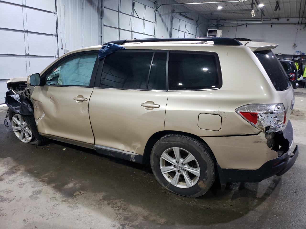 2013 Toyota Highlander VIN 5TDBK3EH1DS242219 Copart auction photo, all over damage thumbnail 2