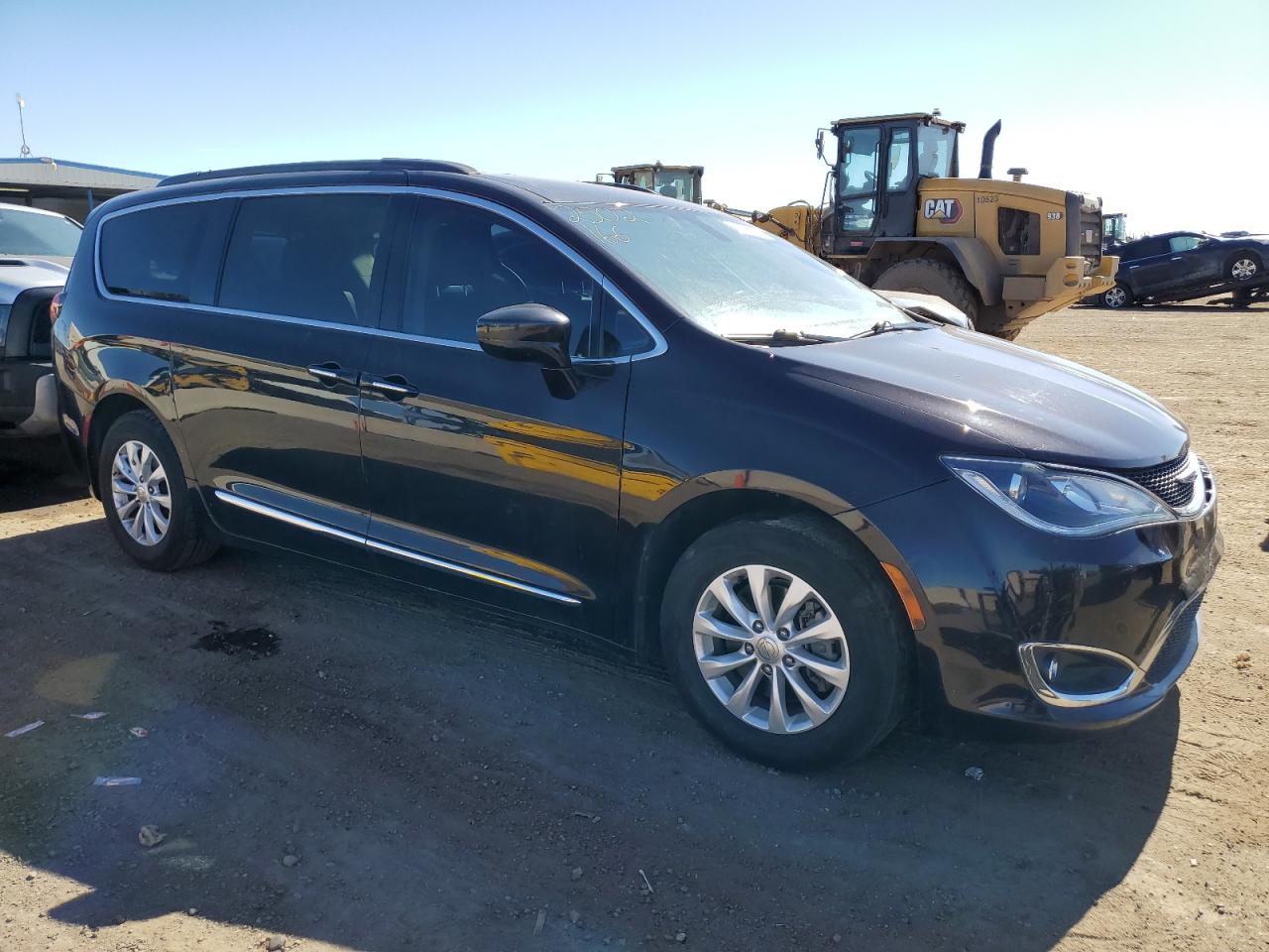 2017 Chrysler Pacifica VIN 2C4RC1BG8HR576578 Copart auction photo, front end damage thumbnail 4