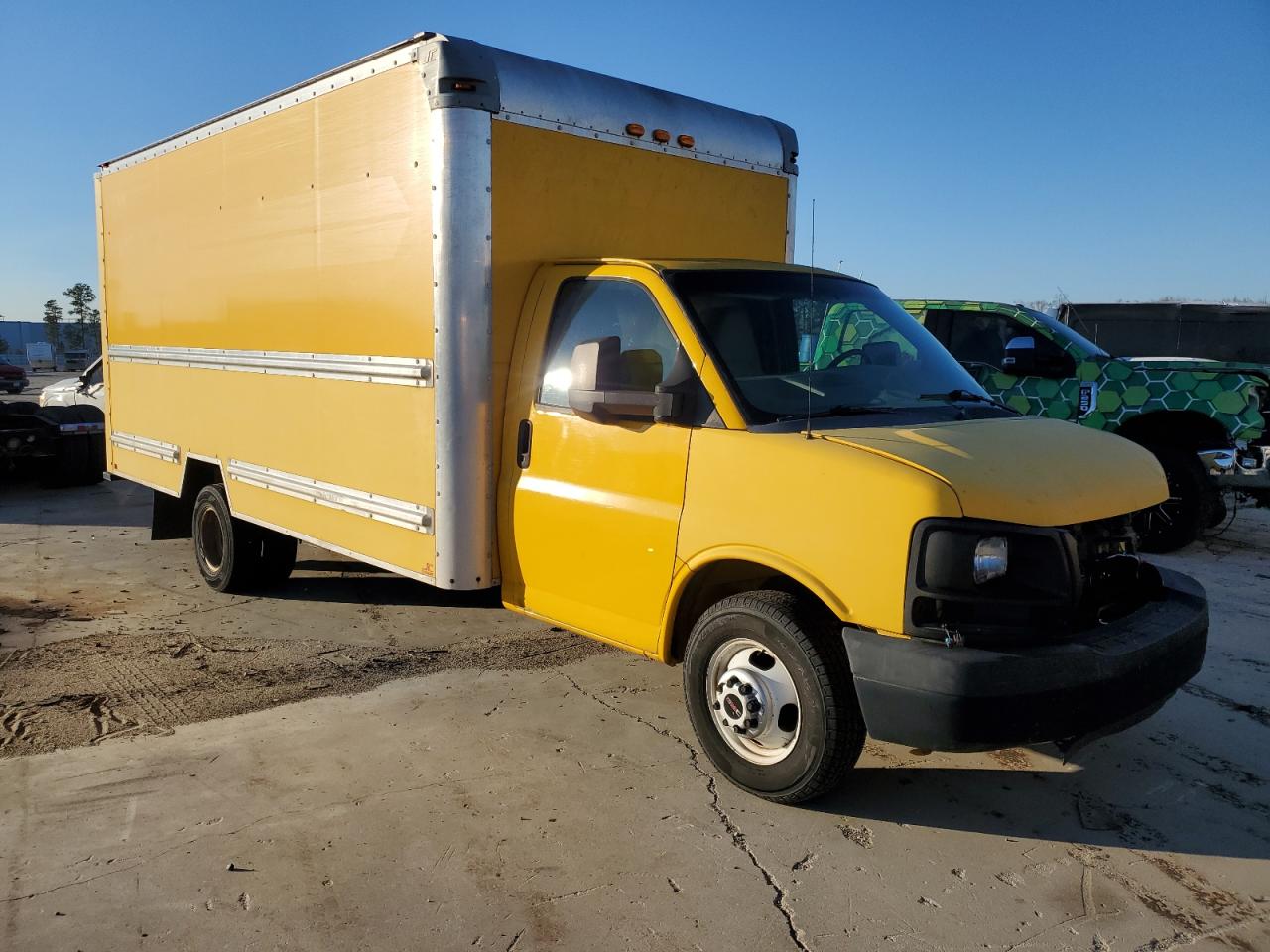 2011 GMC Savana VIN 1GD374CG1B1906093 Copart auction photo, front end damage thumbnail 4