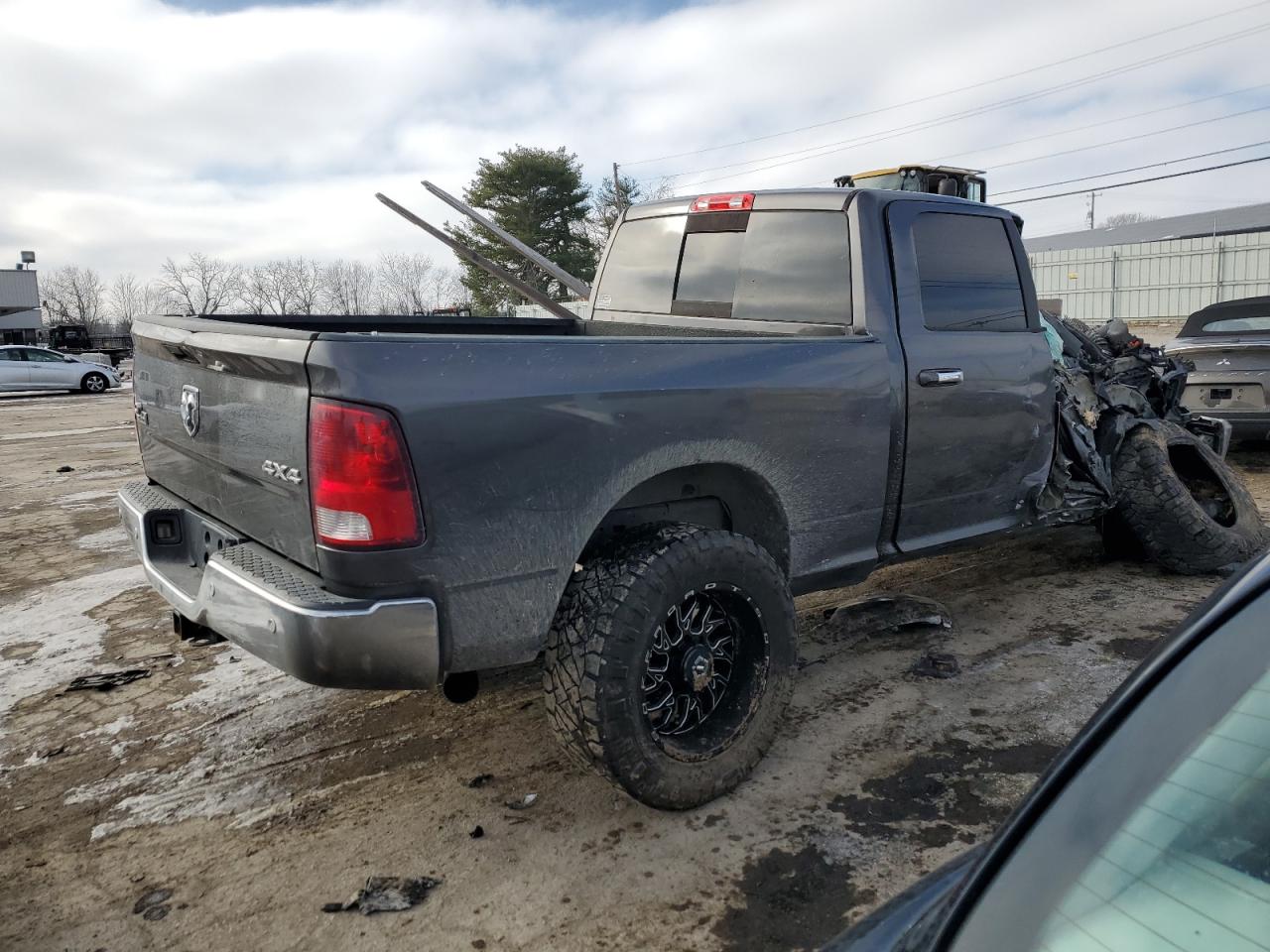2017 RAM 2500 VIN 3C6UR5DL1HG772787 Copart auction photo, front end / side damage thumbnail 3