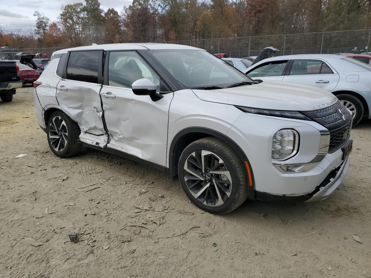 2024 Mitsubishi Outlander VIN JA4J3VA82RZ005250 Copart auction photo, side damage thumbnail 4