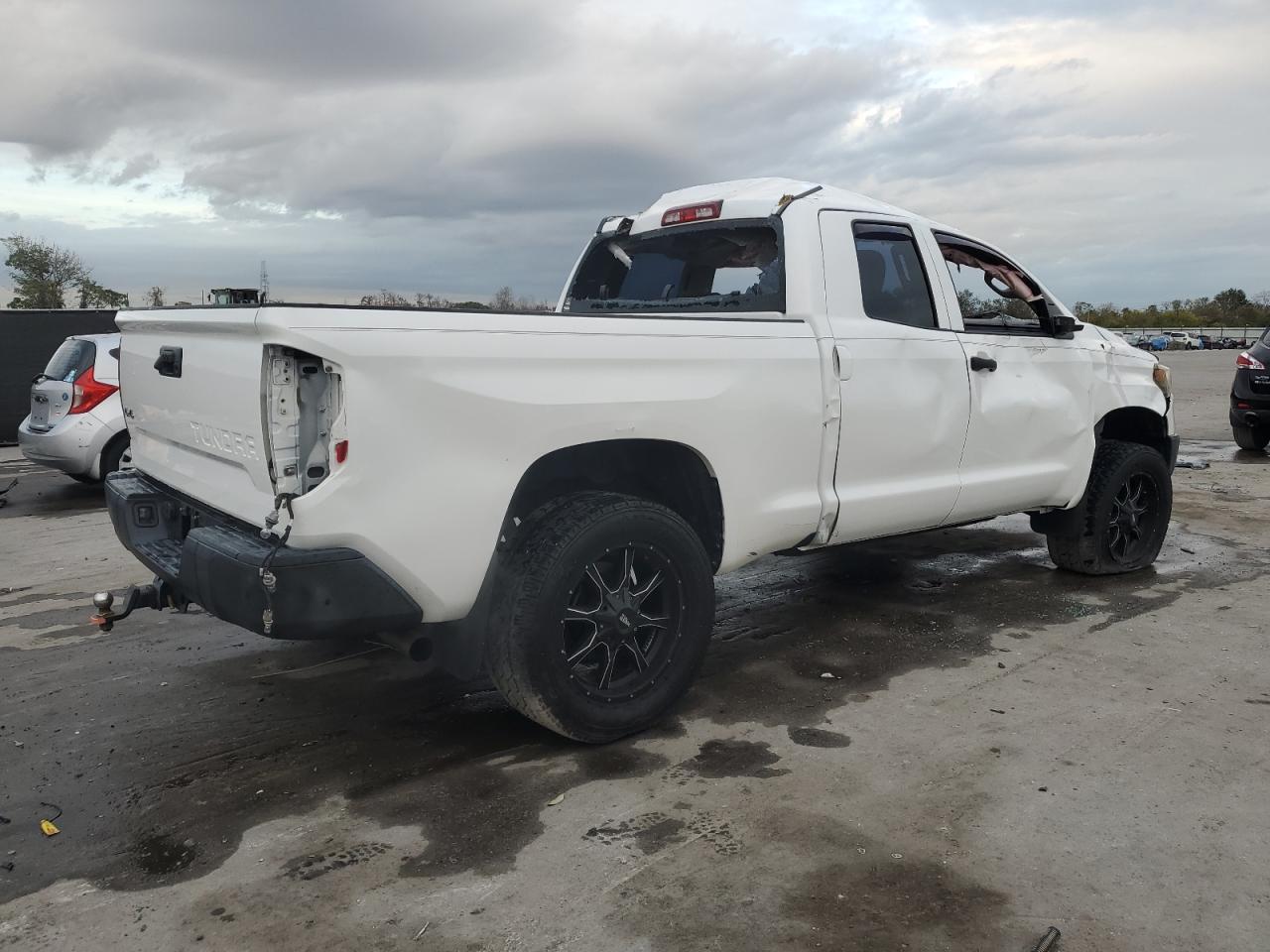 2018 Toyota Tundra VIN 5TFUW5F1XJX755503 Copart auction photo, rollover damage thumbnail 3