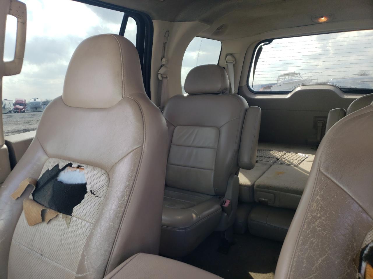 2004 Ford Expedition VIN 1FMEU17WX4LA99095 Copart auction photo, side / front end damage thumbnail 10