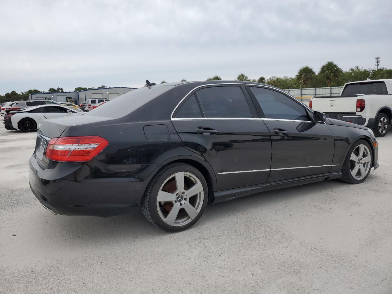 2011 Mercedes-Benz E-klasse VIN WDDHF5GBXBA417411 Copart auction photo, normal wear / hail damage thumbnail 3
