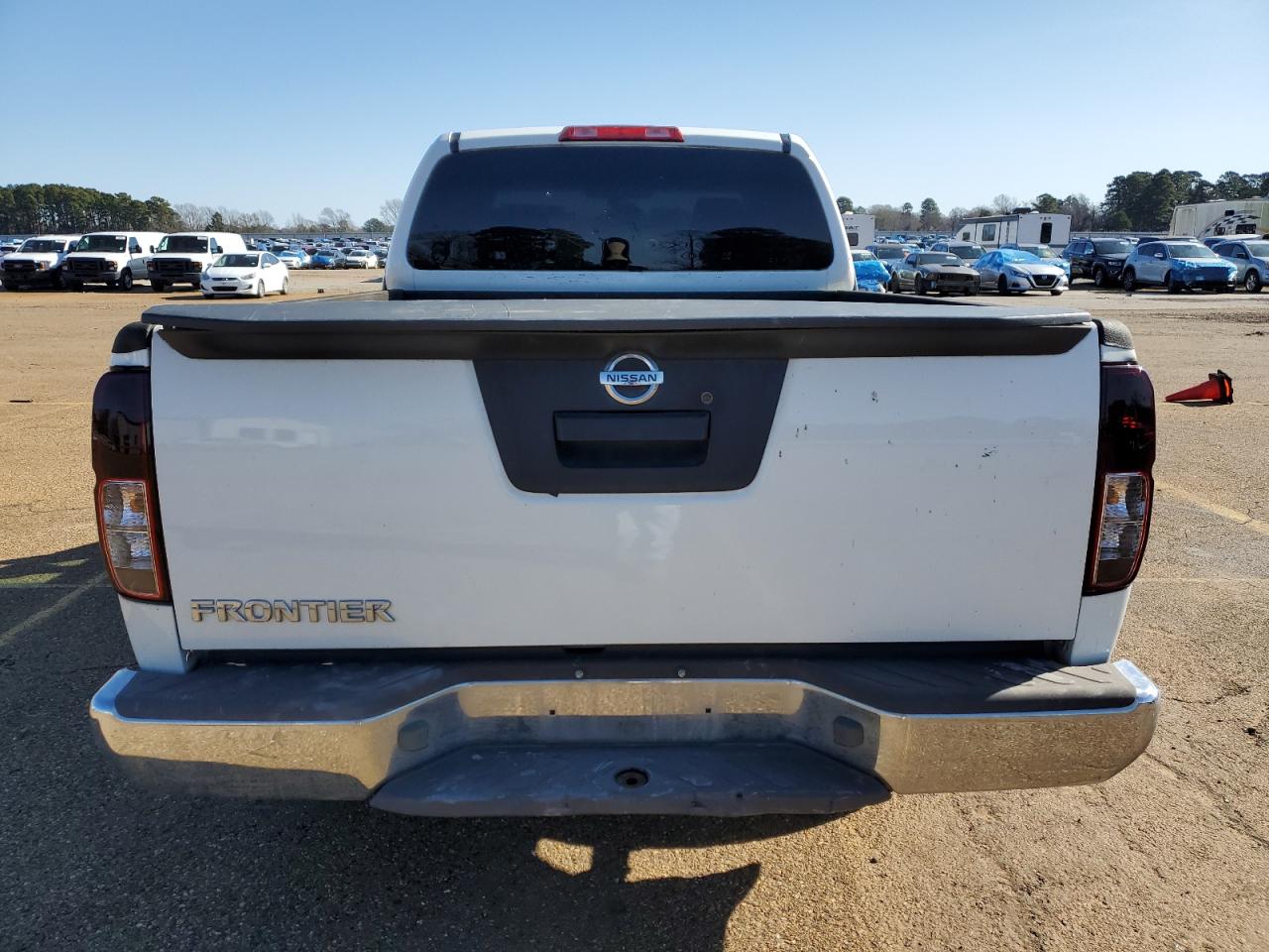 2016 Nissan Navara (Frontier) VIN 1N6BD0CT4GN768982 Copart auction photo, front end / mechanical damage thumbnail 6