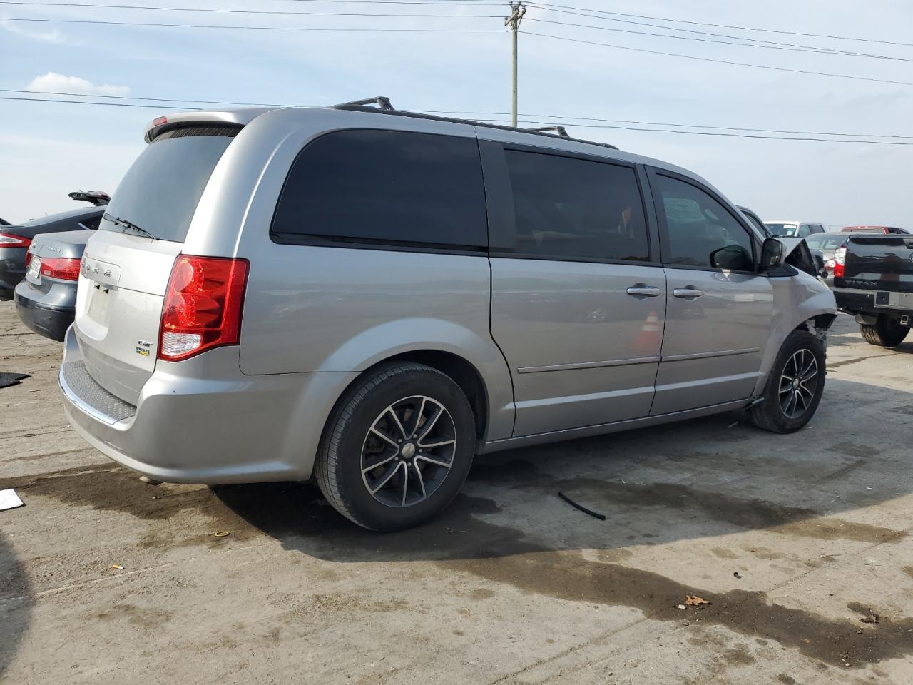 2017 Dodge Caravan VIN 2C4RDGEG1HR617516 Copart auction photo, front end damage thumbnail 3