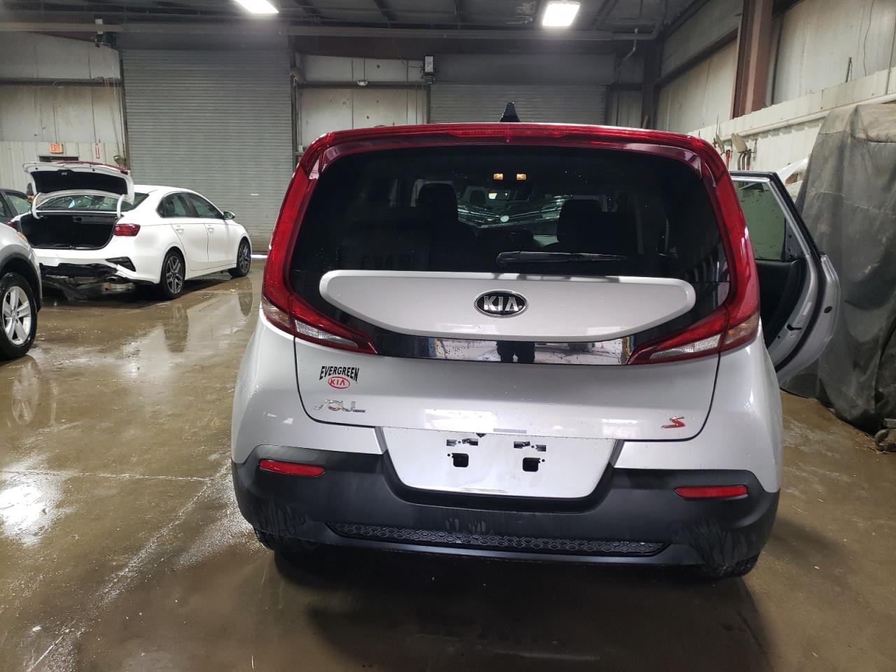 2020 KIA Soul VIN KNDJ23AU4L7107081 Copart auction photo, side / minor dent/scratches damage thumbnail 6