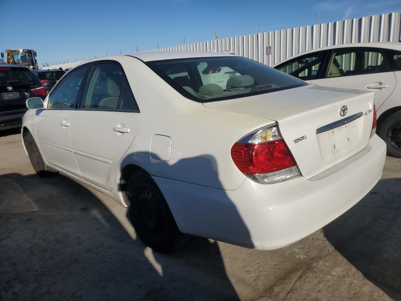 2005 Toyota Camry VIN 4T1BE32K05U606209 Copart auction photo, front end damage thumbnail 2