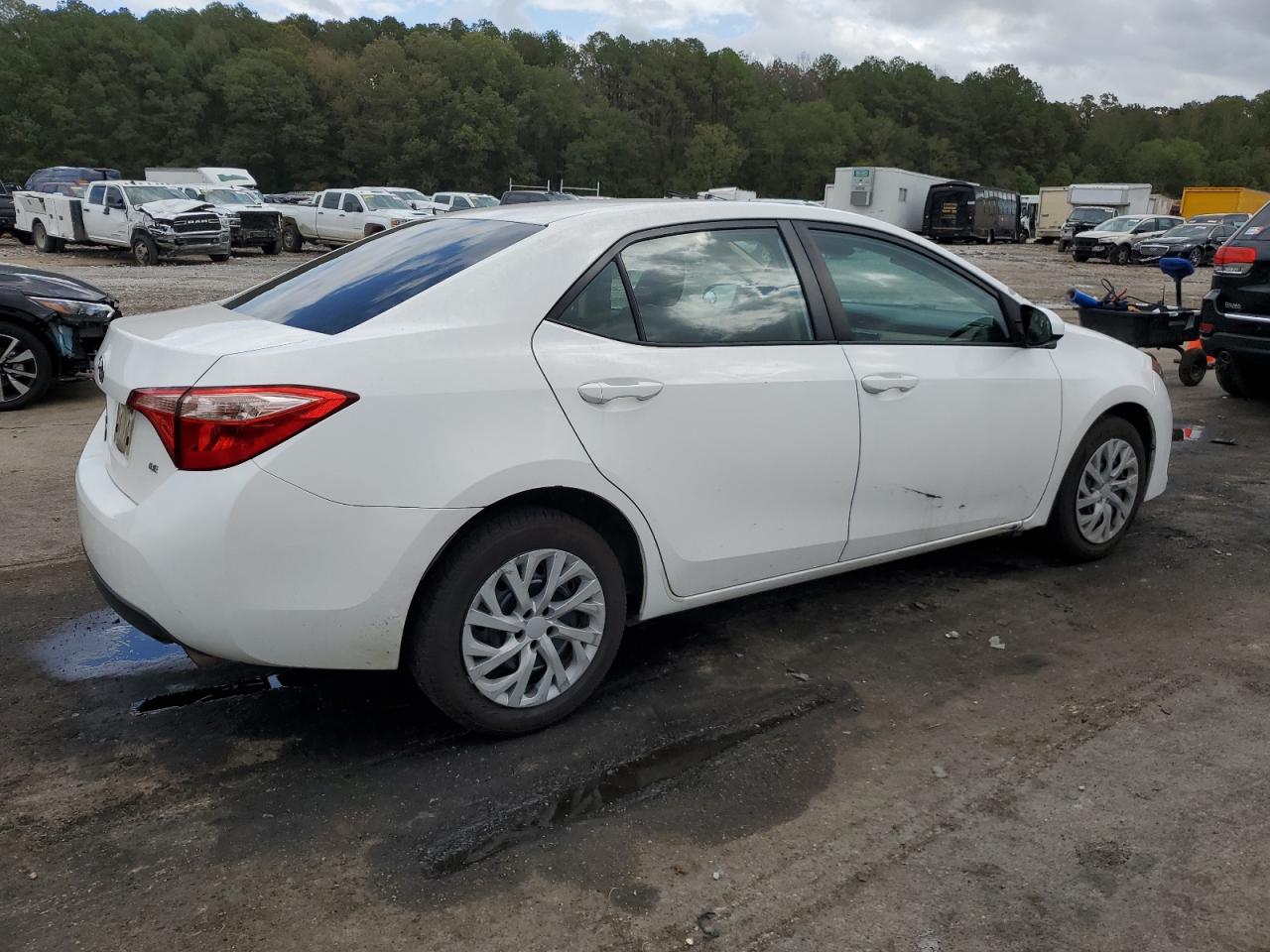 2017 Toyota Corolla VIN 5YFBURHEXHP570042 Copart auction photo, minor dent/scratches / normal wear damage thumbnail 3
